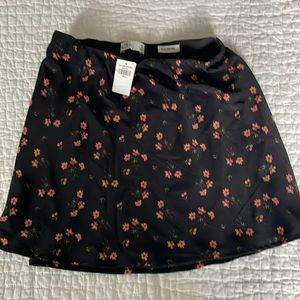 Hollister flowered skirt size small